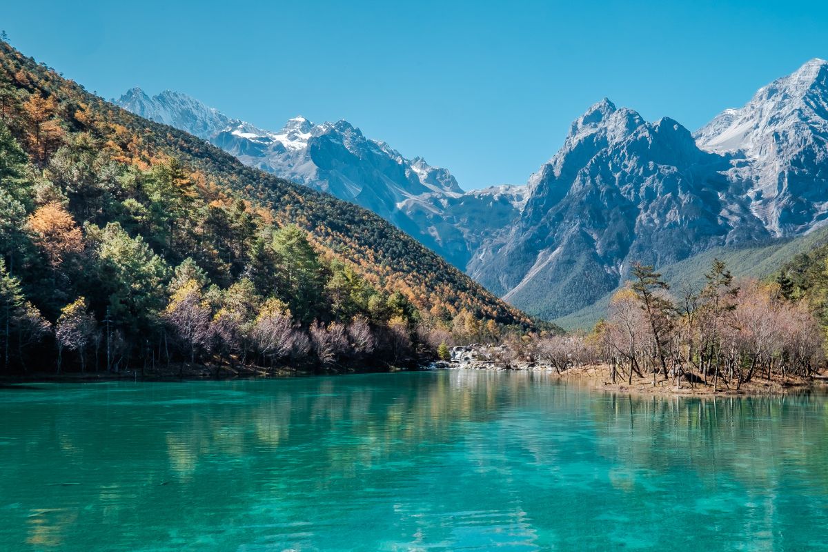 藍月谷雪山溪谷